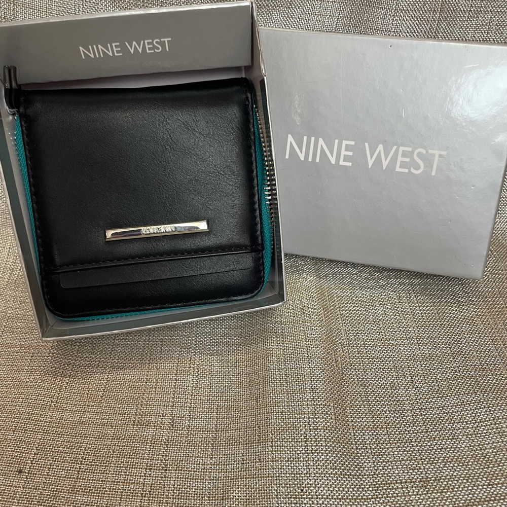 •NIB Nine West wallet